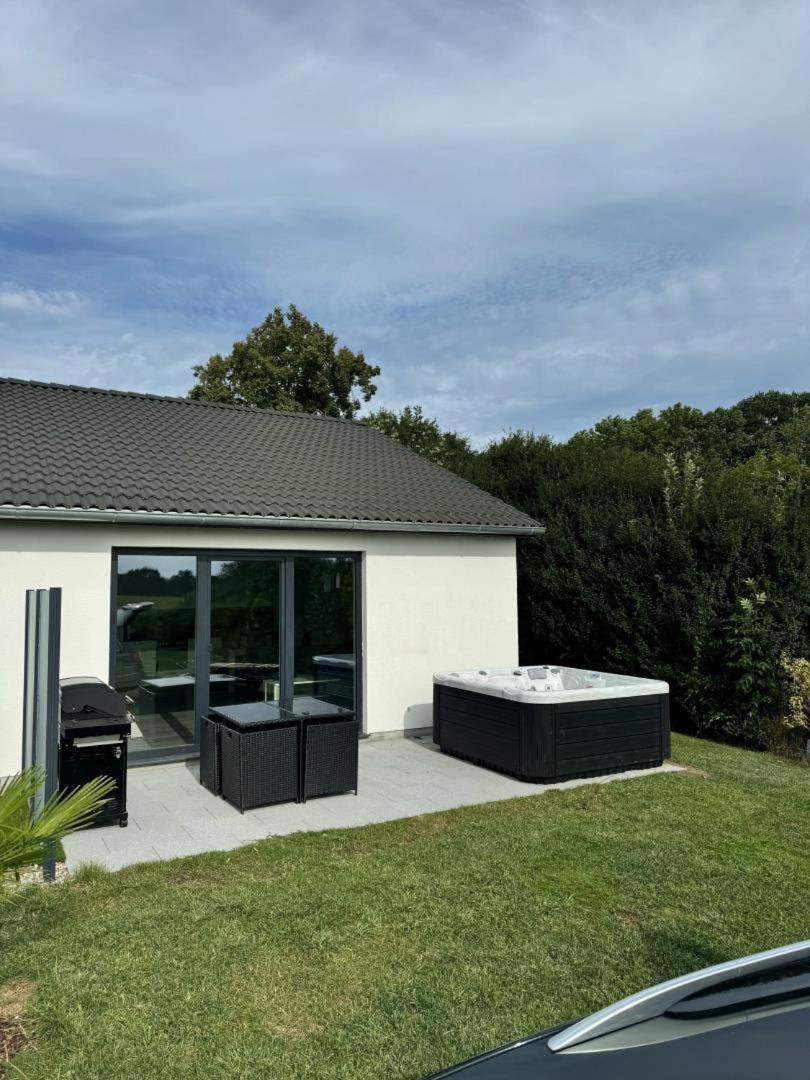 Neu! Modernes Ferienhaus Schwanbeck Mit Whirlpool-Option Dassow Exterior photo